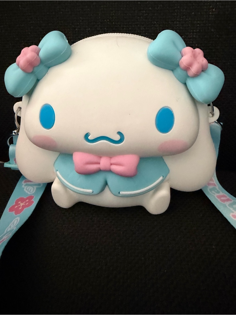 Sanrio Cinnamoroll rubber Crossbody Bagโ - White, Light Blue & Pink